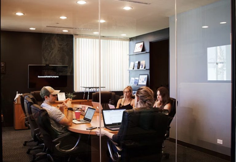 How Shared Office Spaces Are Fueling Innovation for Solopreneurs to Startups